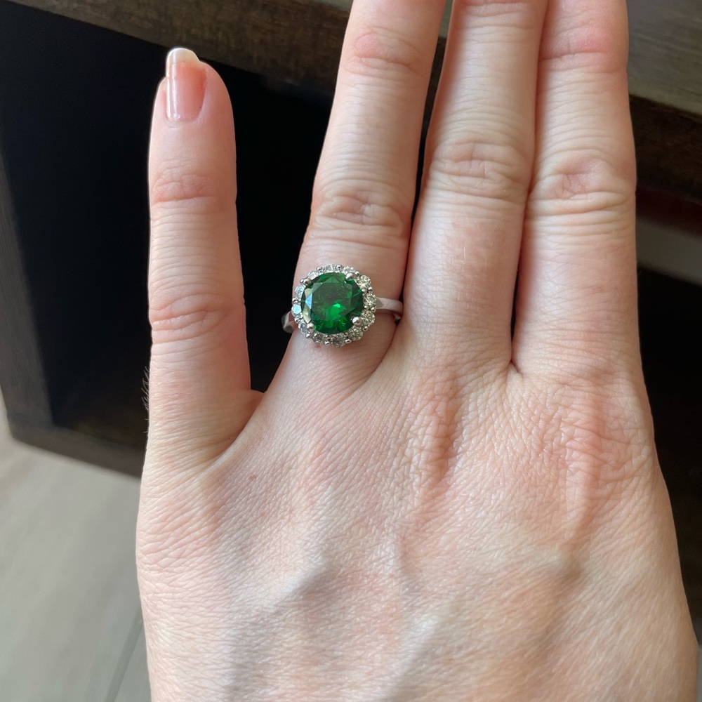 Elegant Green Gemstone Silver Ring
